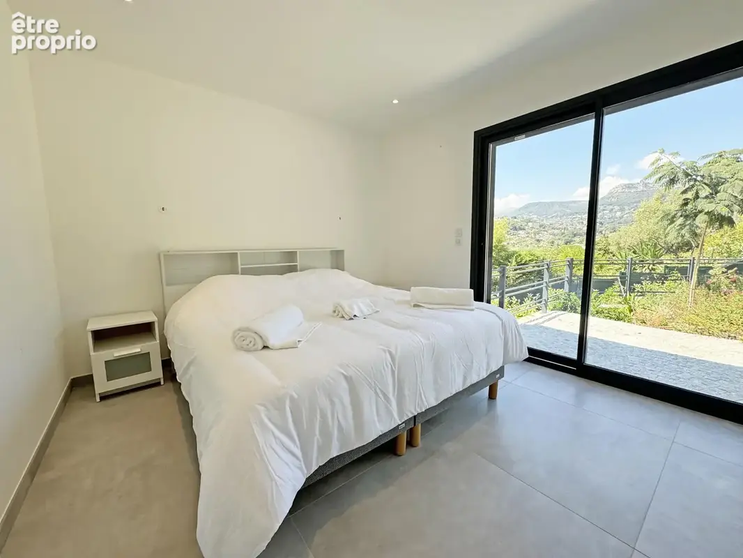 Vence - Villa contemporaine de 225 m2 avec vue mer - photo 13
