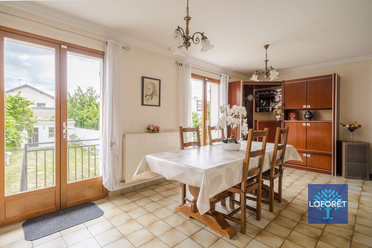 Maison à LES PAVILLONS-SOUS-BOIS