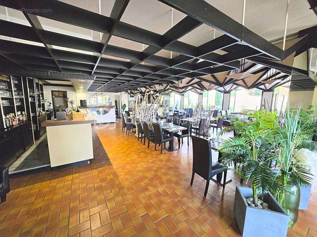 Commerce à PIERRELATTE