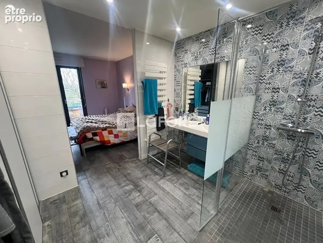 Trenal · Maison familiale 278 m² · Piscine couverte · Terrain 2 000 m² · DPE C - photo 9