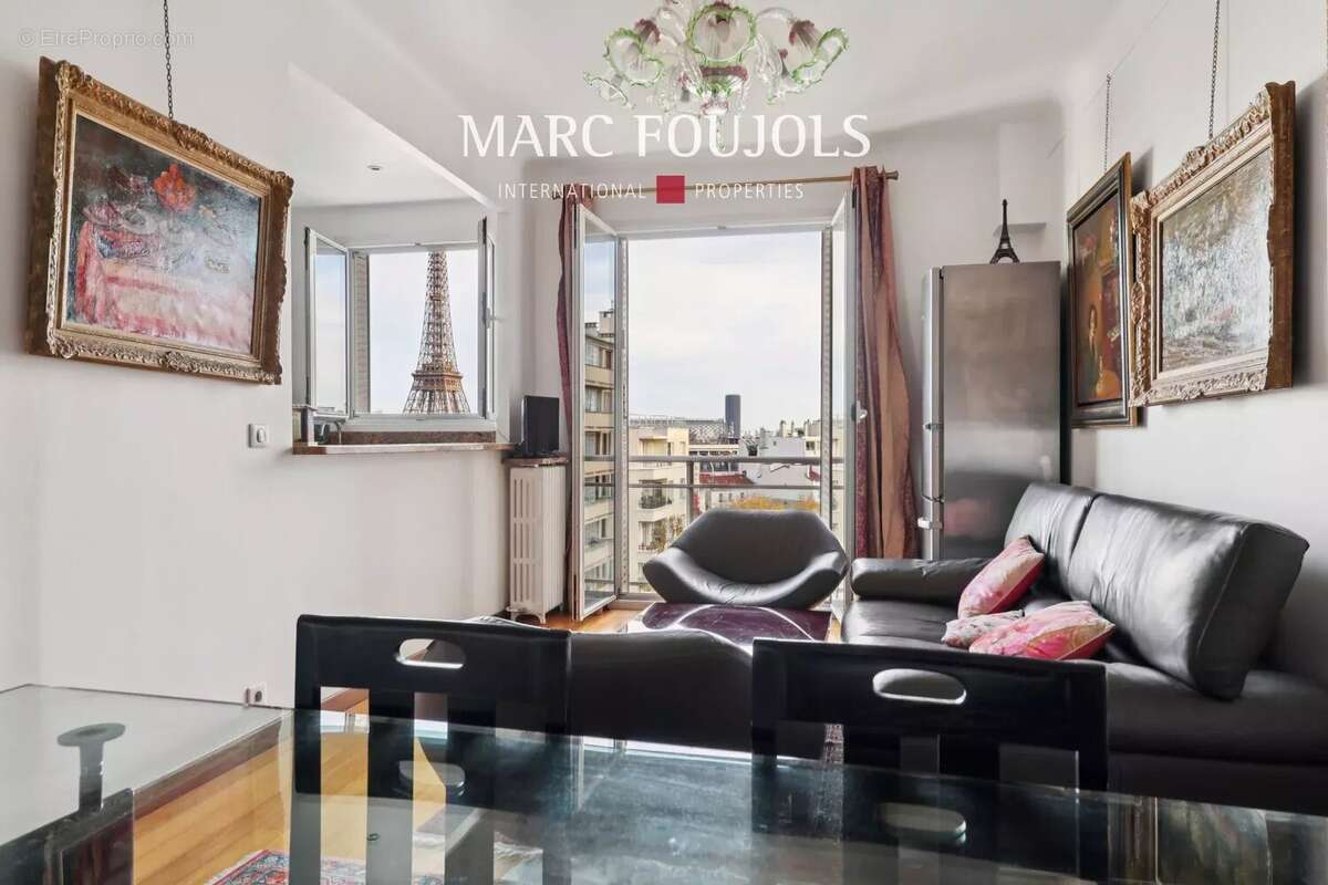Appartement à PARIS-16E