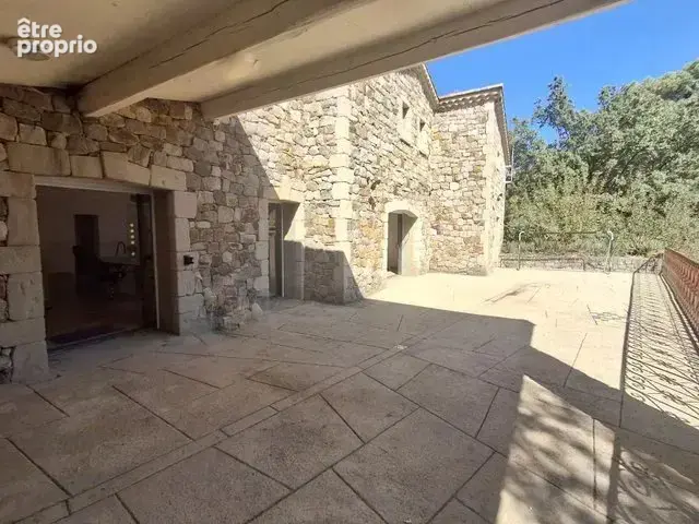Grande batisse proche banne - photo 16