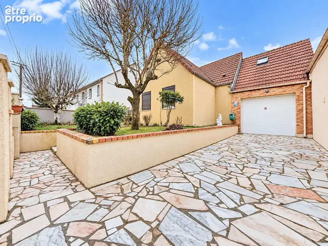 Photo Maison à Favieres au prix de 349 900€
