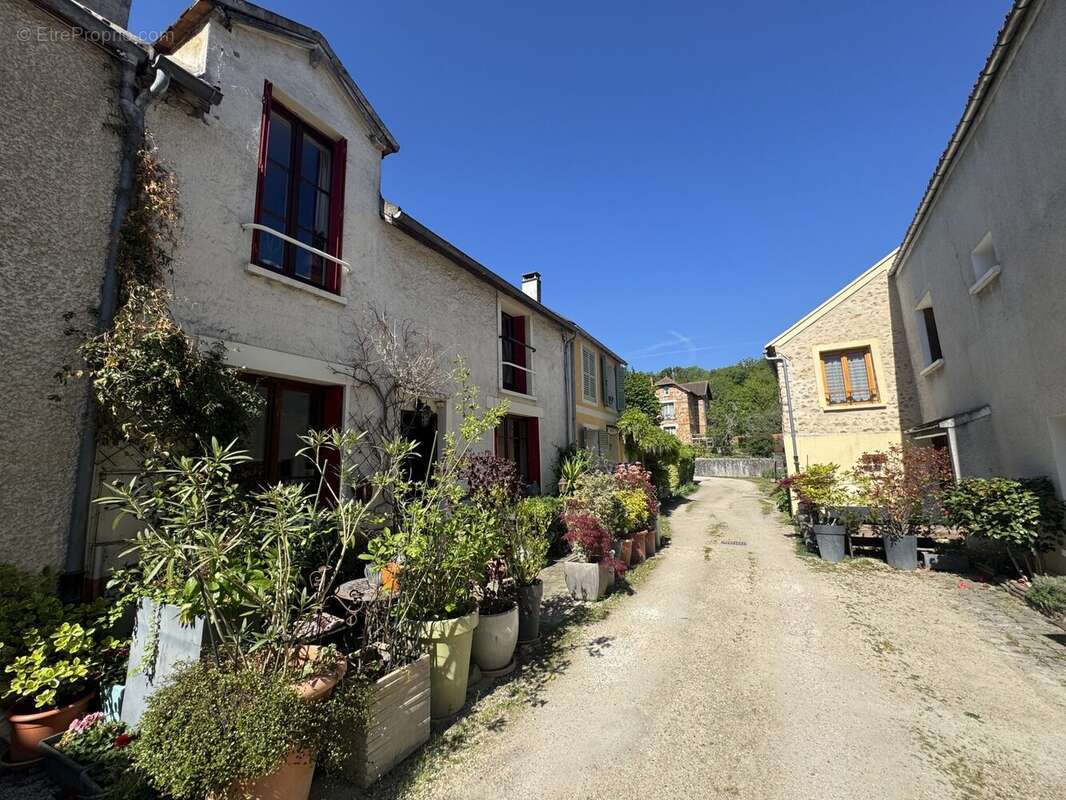 Maison à GOMETZ-LE-CHATEL