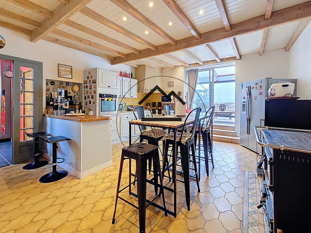 Maison à LACHAPELLE-SAINT-PIERRE