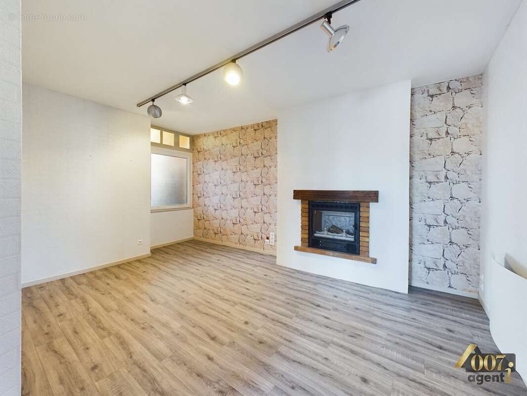 Salon - Maison à CHATEAUNEUF