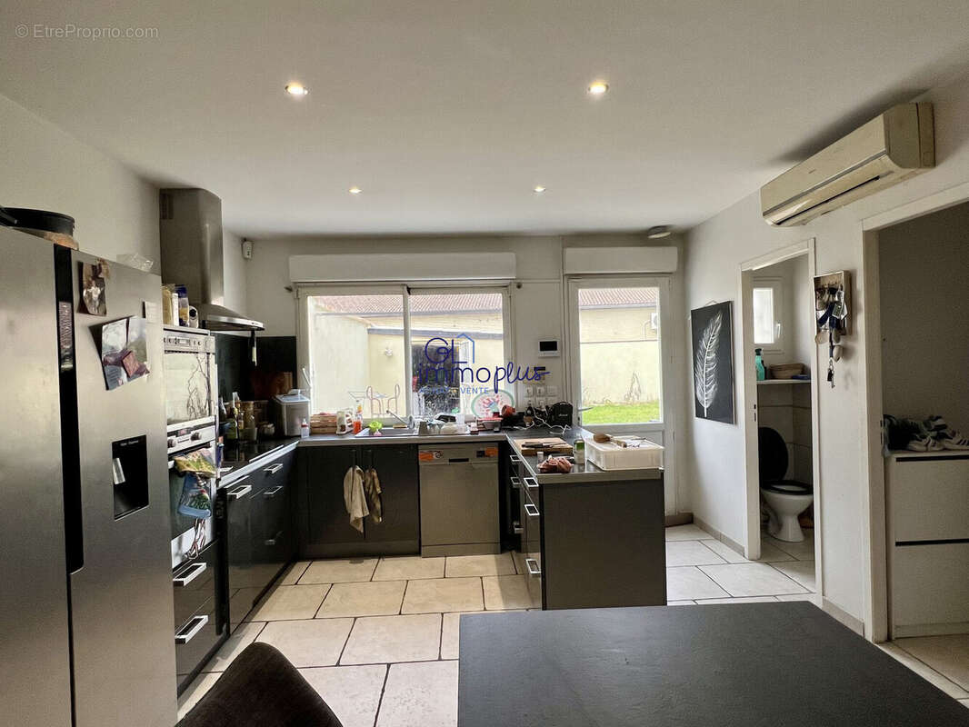 Commerce à MOURS-SAINT-EUSEBE