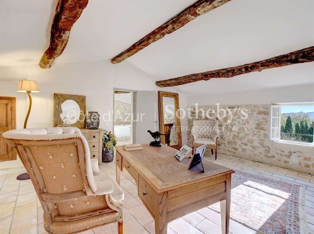 Maison à CHATEAUNEUF-GRASSE