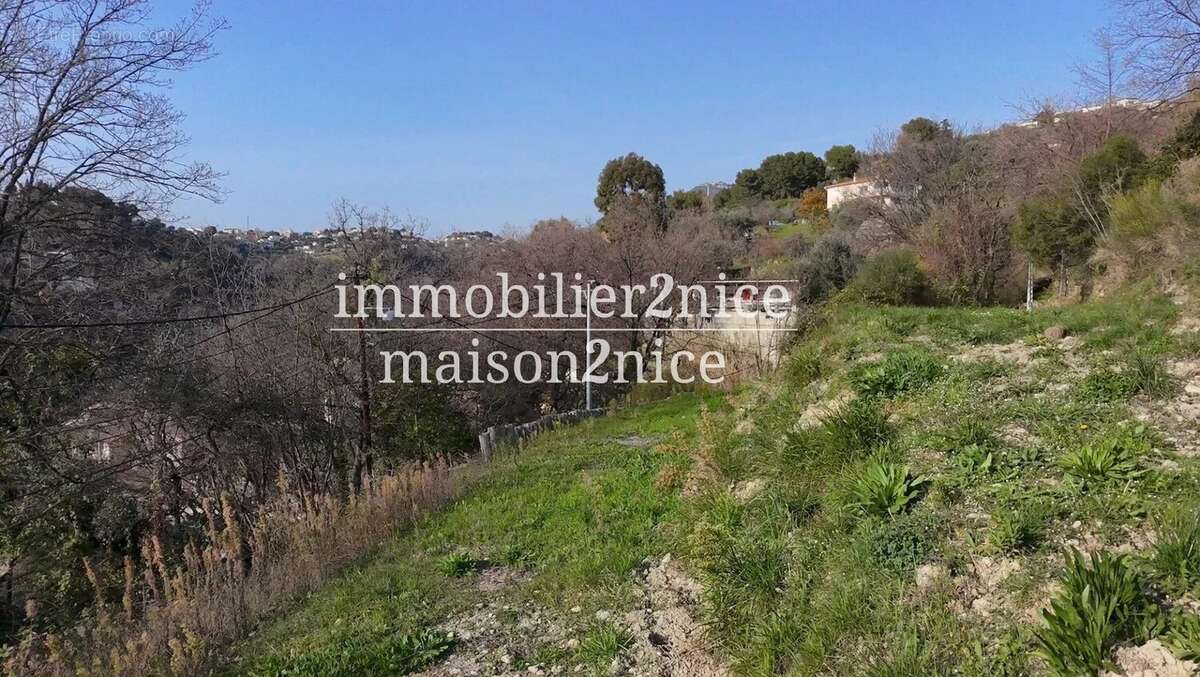 Terrain à NICE