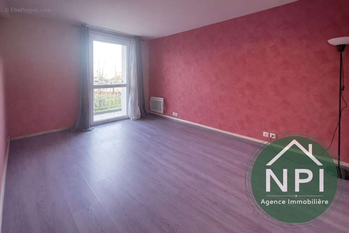 Appartement à VAUX-LE-PENIL