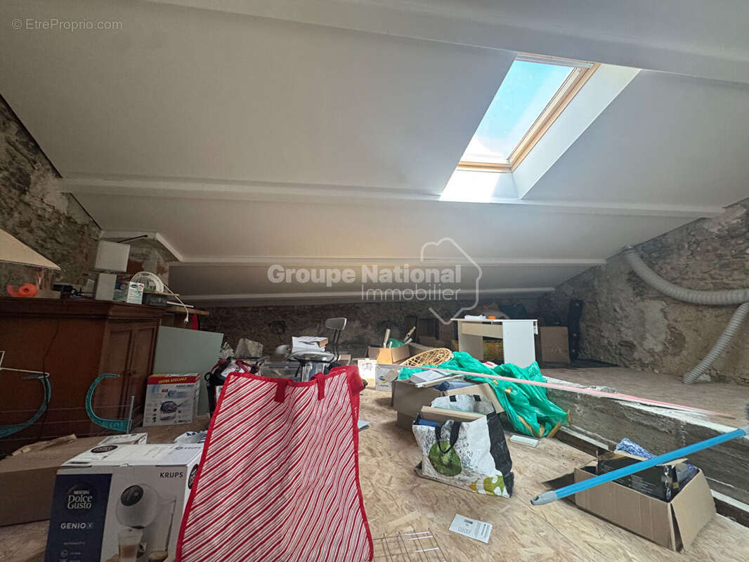 Maison de ville   découpée en 2 logements avec garage et cave - photo 11