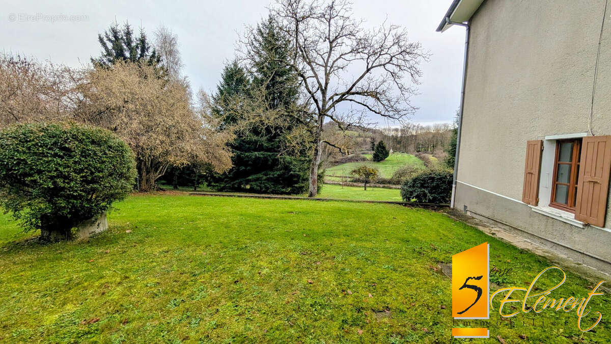 Maison à SAINT-PIERRE-DE-BRESSIEUX