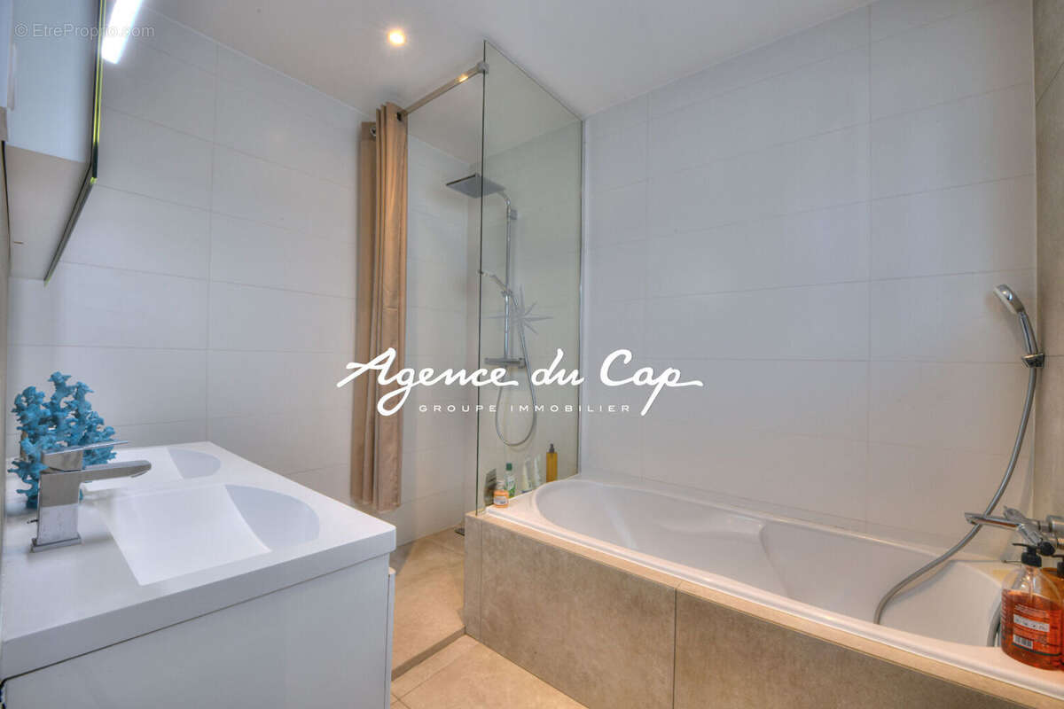 Saint raphael appartement 3 pieces renové en dernier etage avec garage secteur les plaines a saint raphael - photo 12