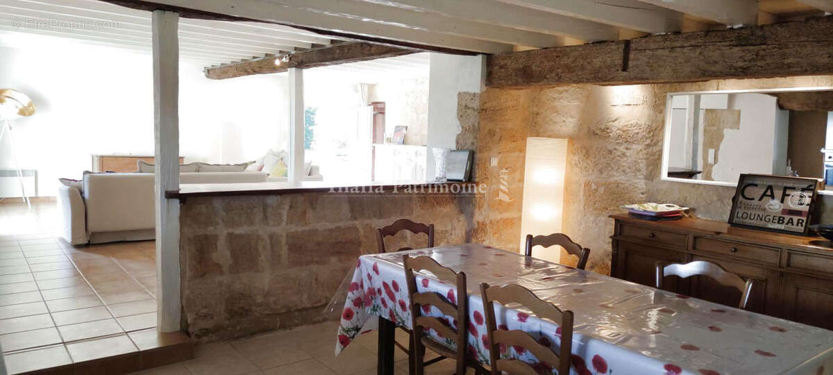 Propriete saint emilion. 380 m2 de surface habitable et 2800 m2 de terrain avec piscine - photo 11