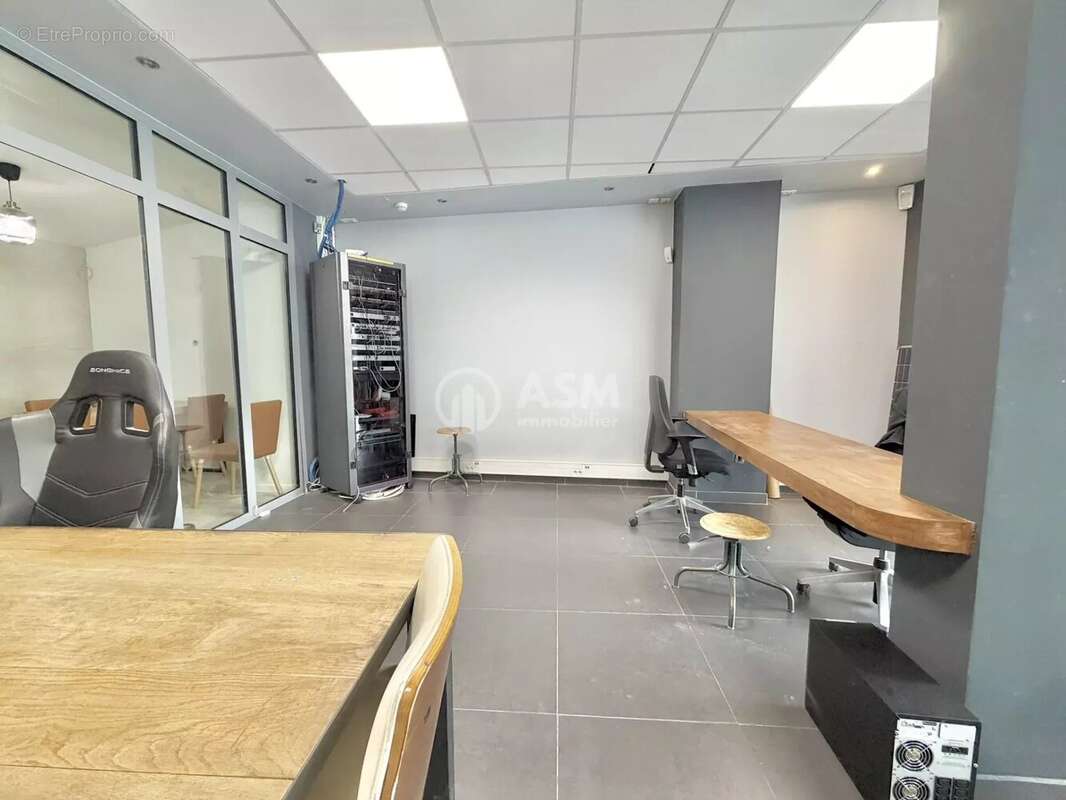 A VENDRE - Local Commercial Touche Activités avec Extraction – 140m2 - COURBEVOIE BECON ( limite île de la Jatte) - photo 8