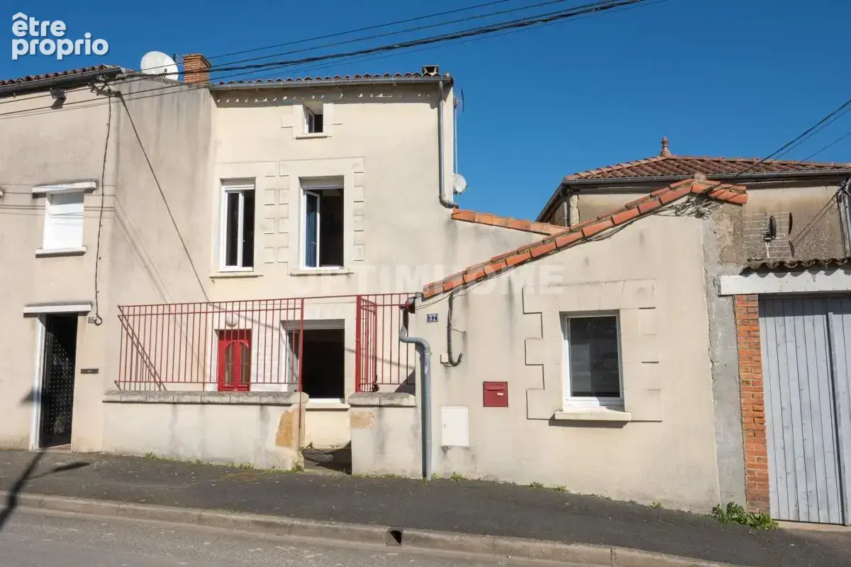 Grande maison de ville avec cour à Thouars (79) - photo 11