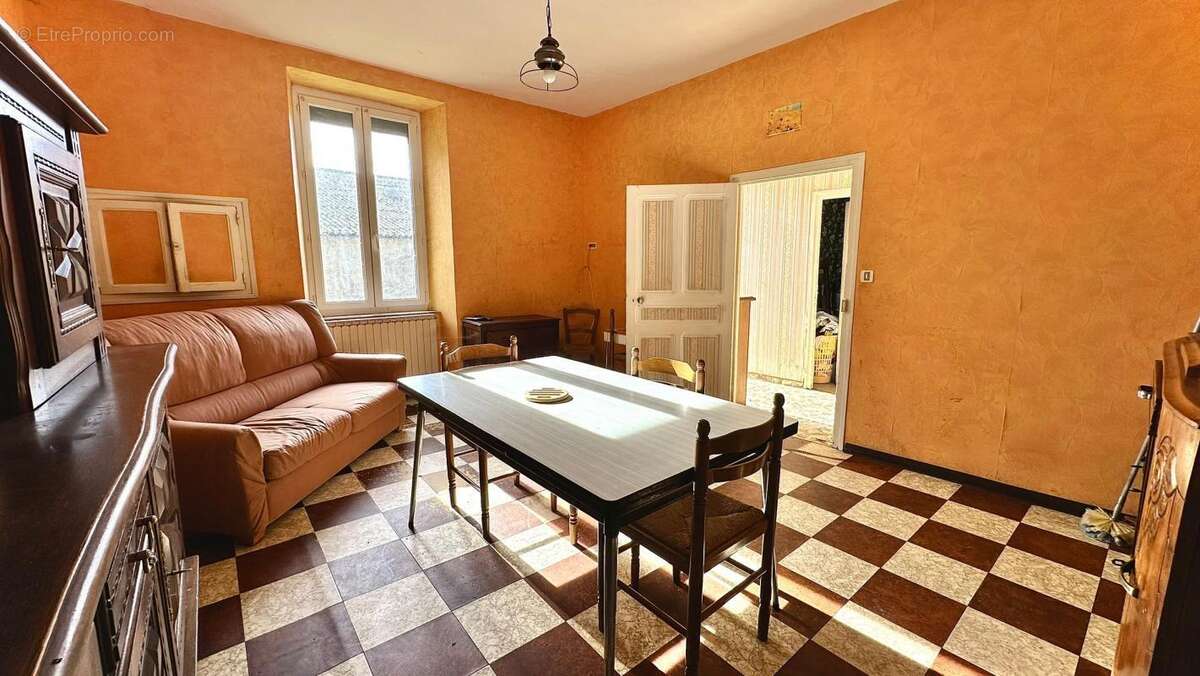 Maison à RIEUPEYROUX