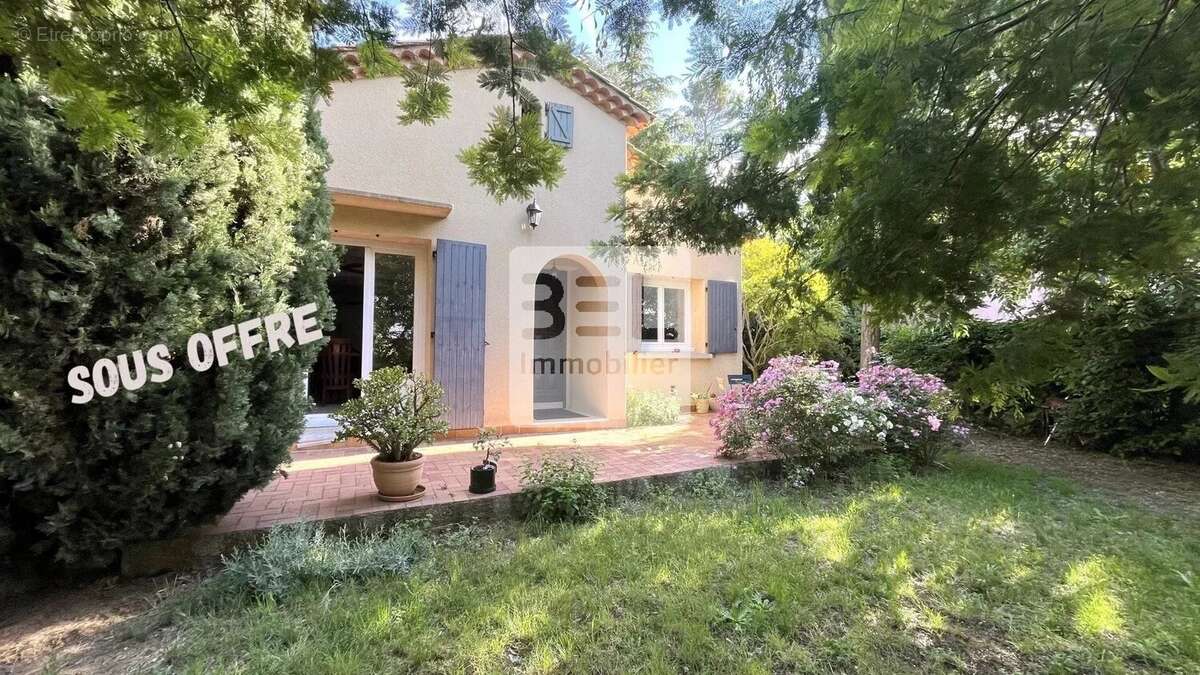 Maison à LAUDUN-L'ARDOISE