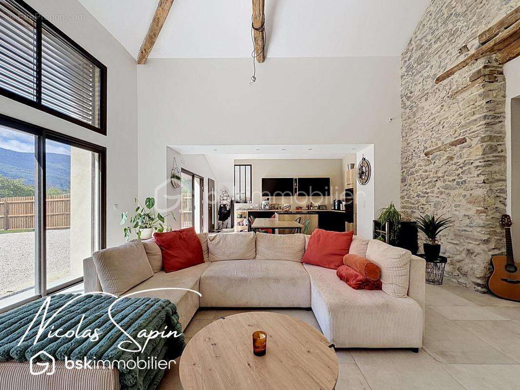 Maison en pierre rénovée de 167m2 - photo 2