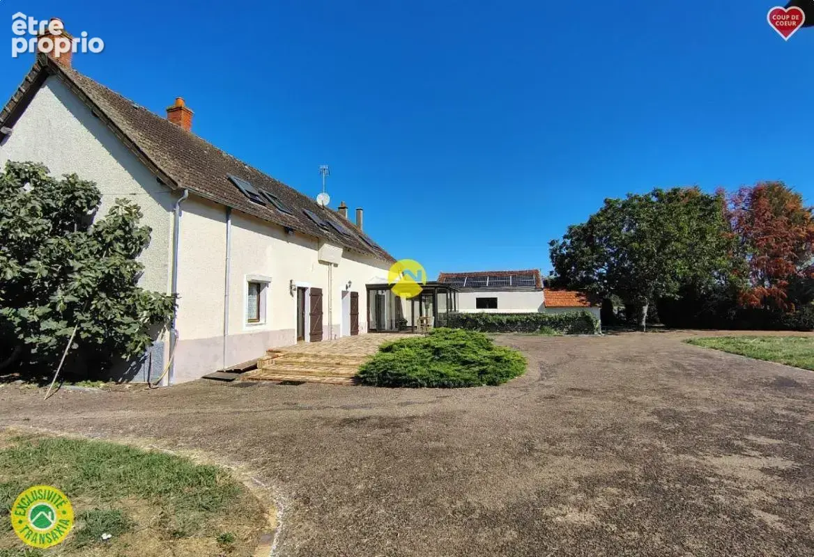 Maison 200 m² à Sancoins  - photo 4