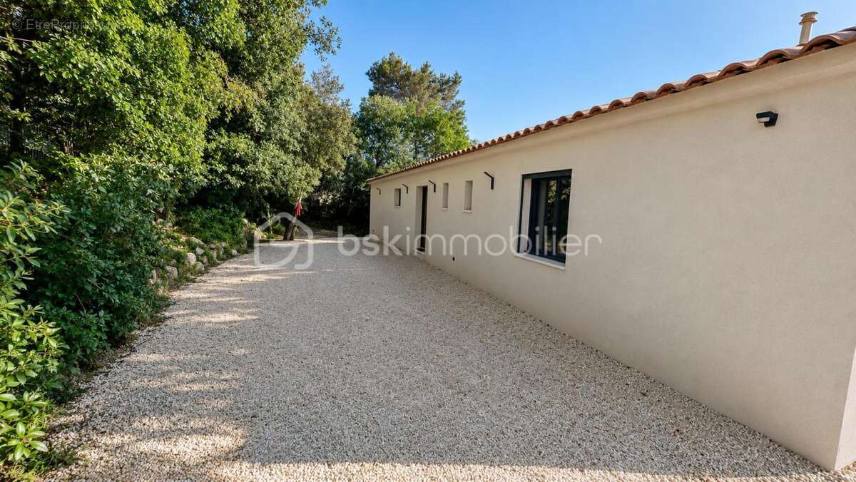 Achat Villa contemporaine RT 2012 de plain-pied – 130 m² habitables + 130 m² aménageables – Piscine – Terrain 1 500 m² - photo 15
