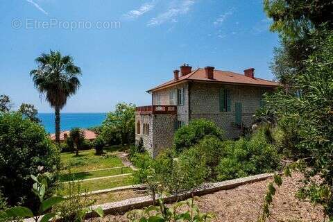 Maison 550 m² à Menton  - photo 3