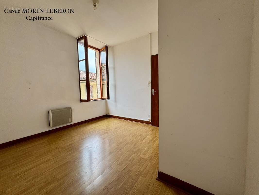 Immeuble en pierres, deux appartements de type 3, deux garages - photo 10