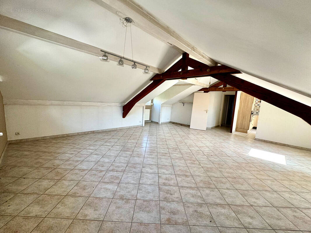 Appartement à VILLE-LA-GRAND