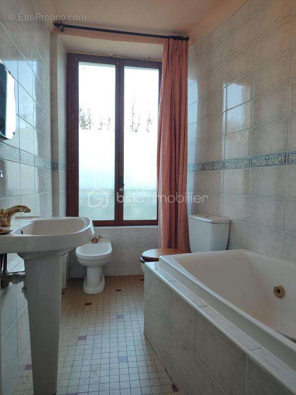 Maison à FRESNAY-SUR-SARTHE