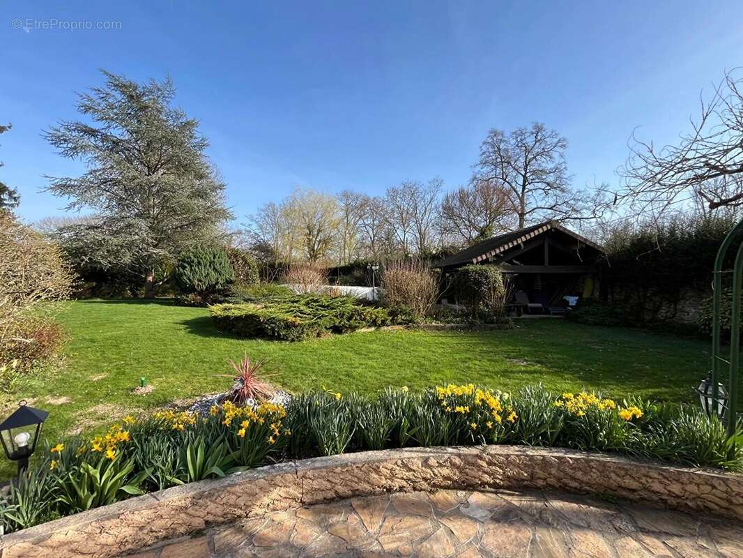 Maison à LES MESNULS