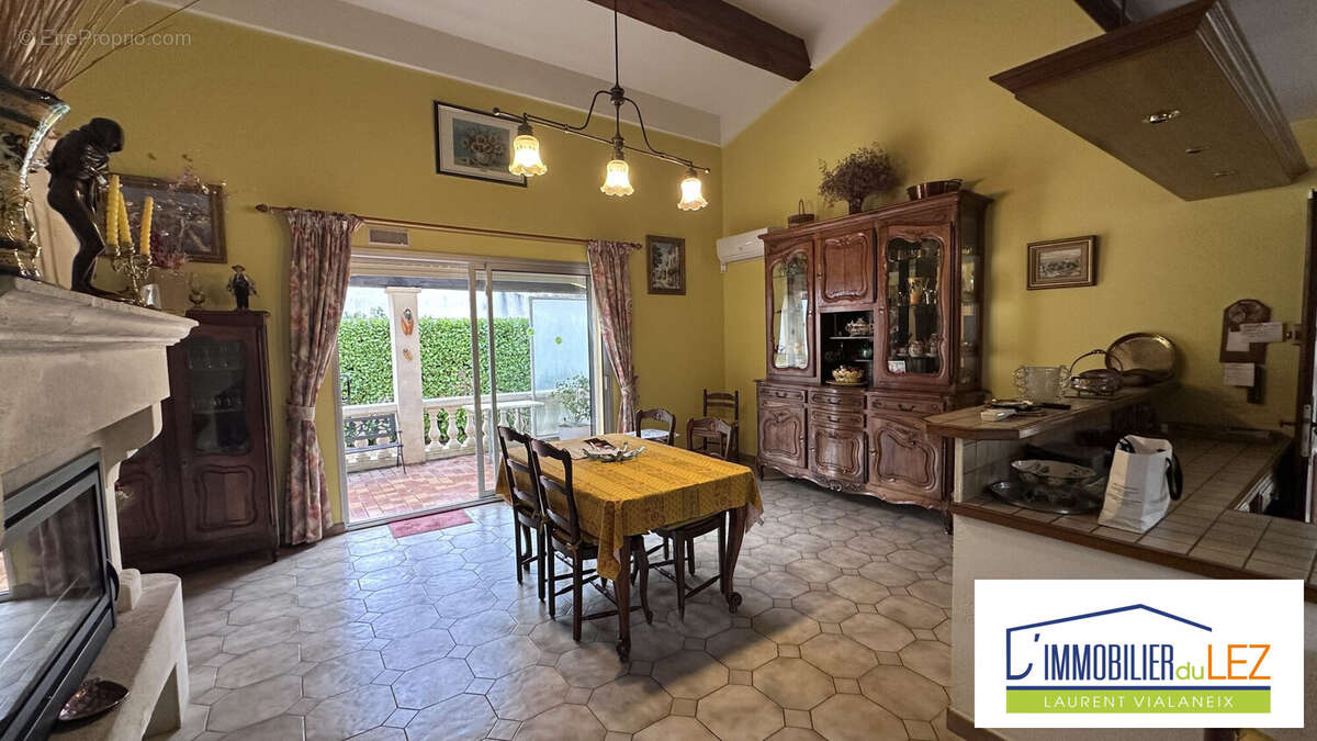 Maison à SAINT-CLEMENT-DE-RIVIERE