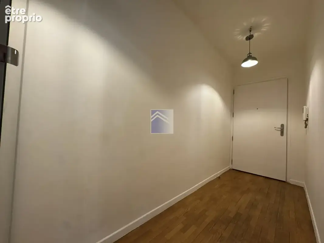 Courbevoie - RDJ - 2 pièces - 55.7m2 - Jardin 49m2- calme absolu ! Cave et Parking - photo 9