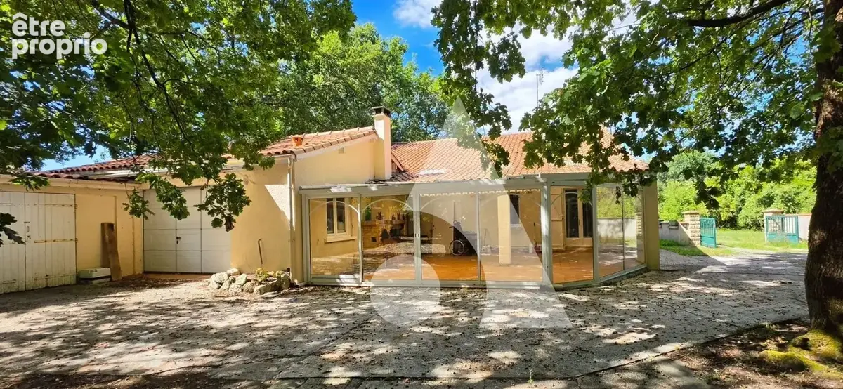 Maison à CHAILLEVETTE