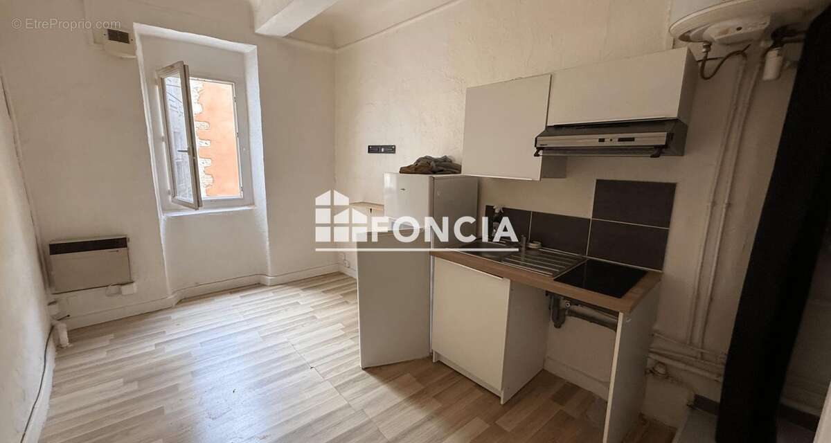 Saint-Mitre-les-Remparts - Studio fonctionnel de 14 m², idéal premier achat ou investissement - photo 2
