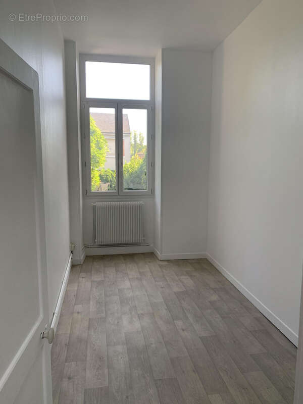 À vendre   Appartement 3 pièces de 57 m2   Orléans Sud, quartier Saint-Marceau - photo 3