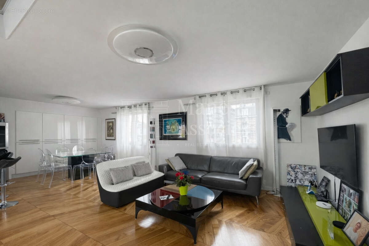 Appartement à COURBEVOIE