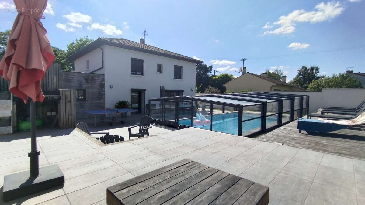 Maison à COUZE-ET-SAINT-FRONT