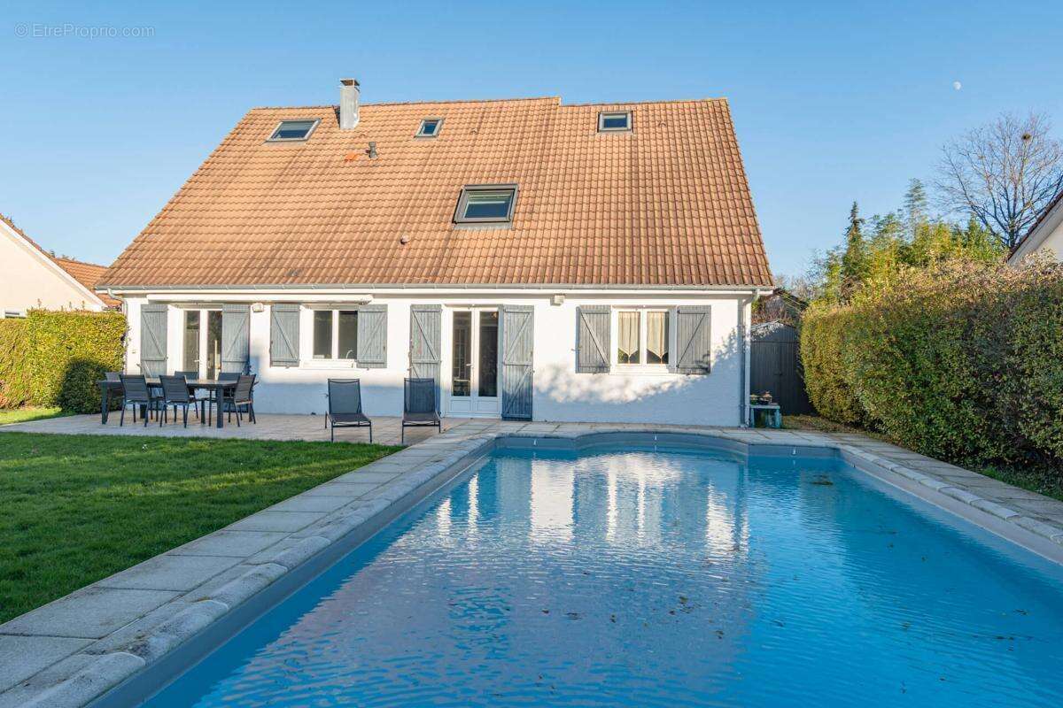 Maison 202 m² à Saint-Pavace  - photo 19