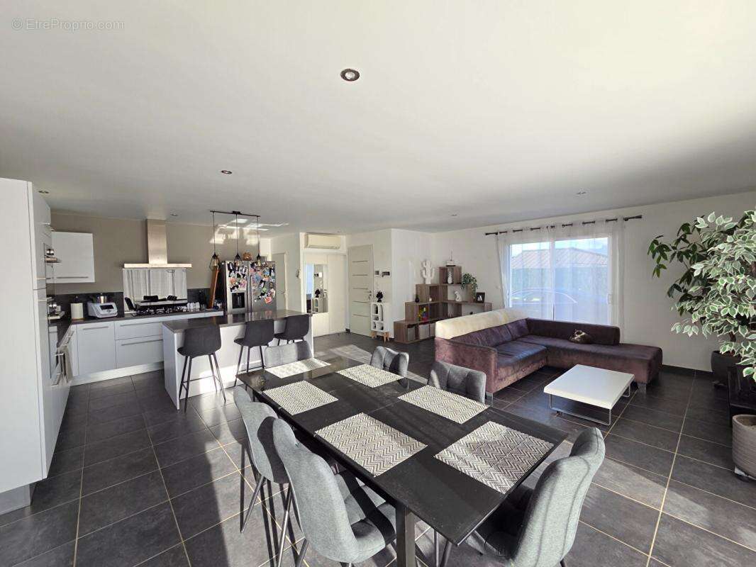 Maison à SAINT-GERVAIS-SUR-ROUBION