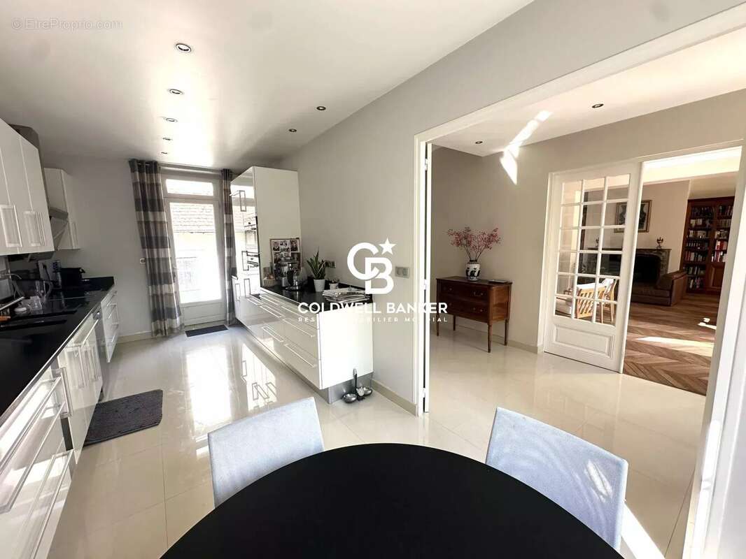 Maison à LE VESINET