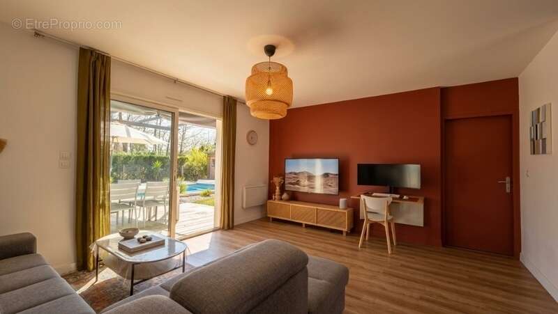 Maison de plain-pied avec dépendance, piscine chauffée et environnement nature - photo 2
