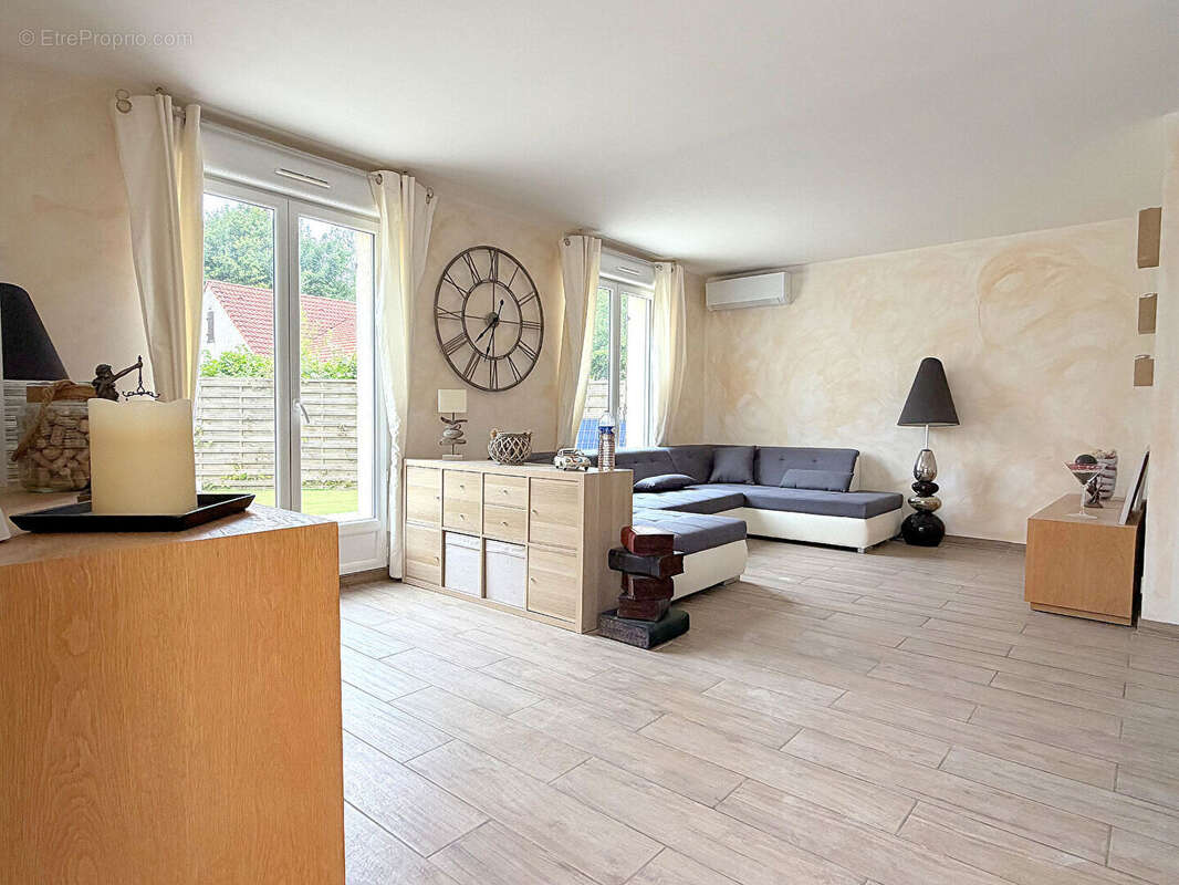 Maison à VOISINS-LE-BRETONNEUX