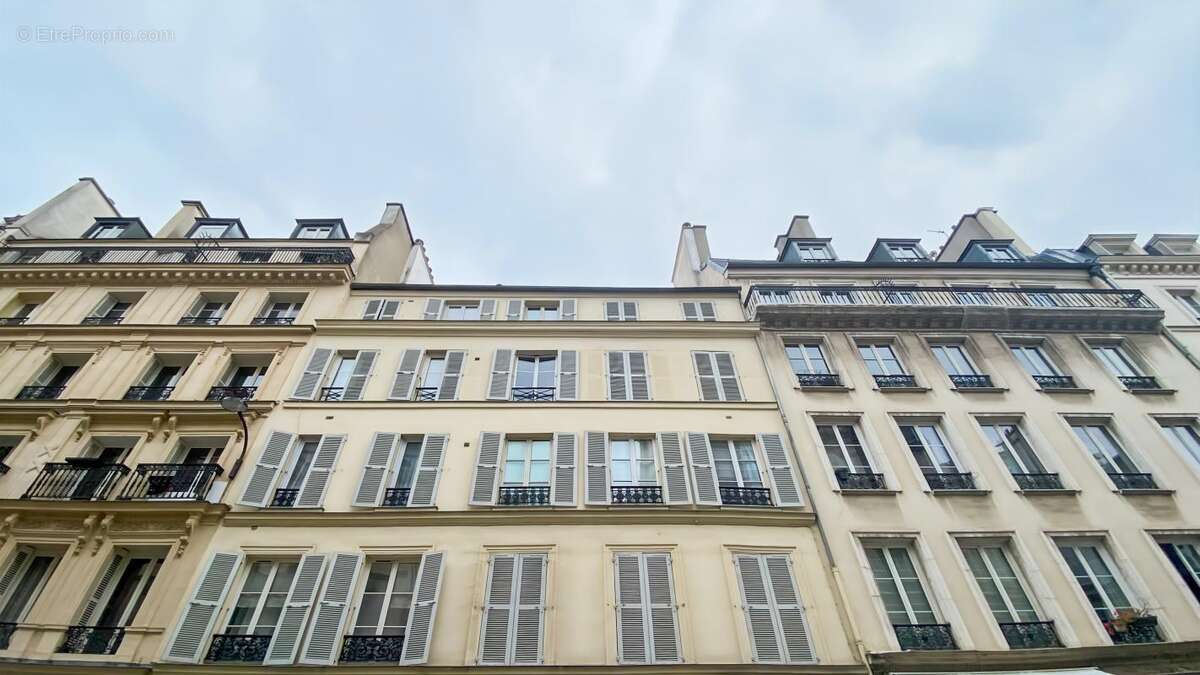 Commerce à PARIS-9E