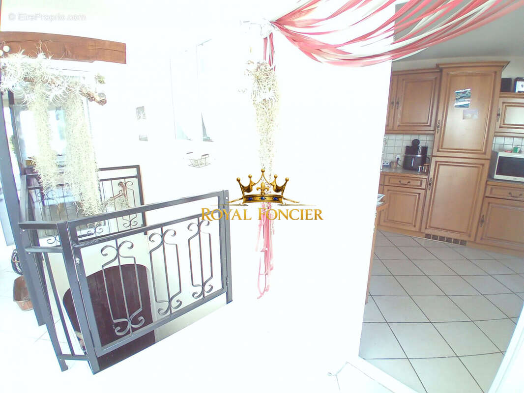 Maison 195 m² à Buxeuil  - photo 4