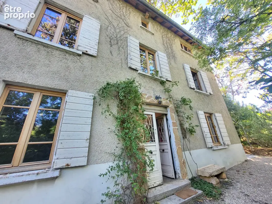 Maison familiale 235m2 avec 6 chambres à Neuville sur Saône - photo 2