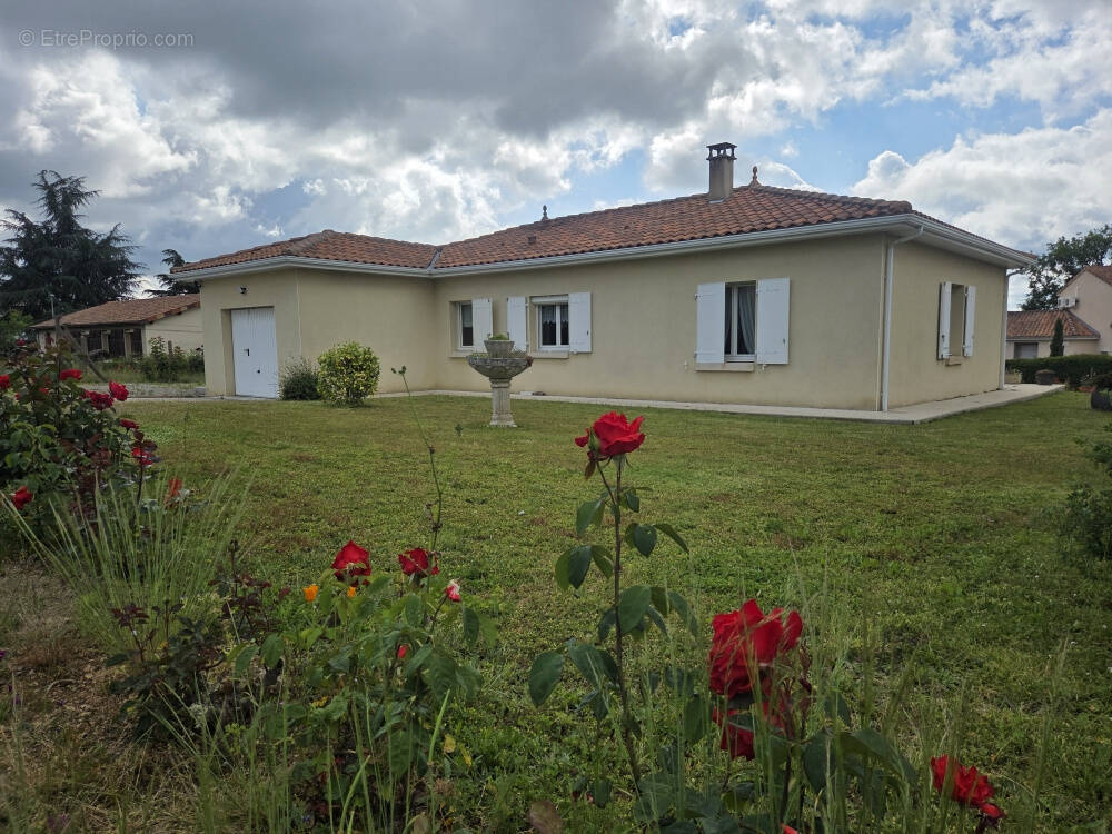 Maison à CONFOLENS