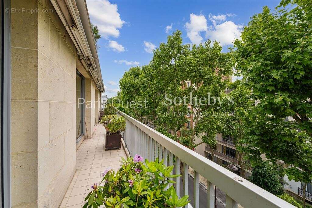 Appartement à NEUILLY-SUR-SEINE