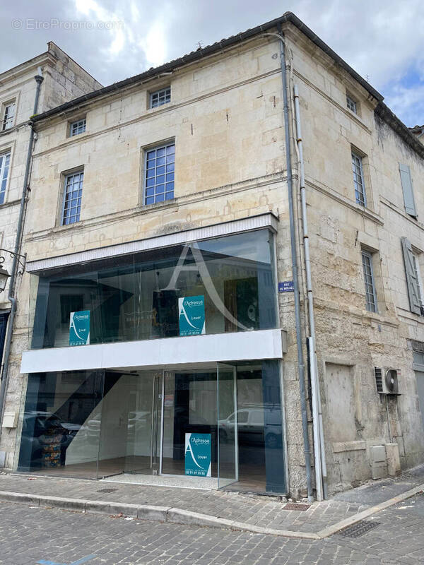 Commerce à FONTENAY-LE-COMTE