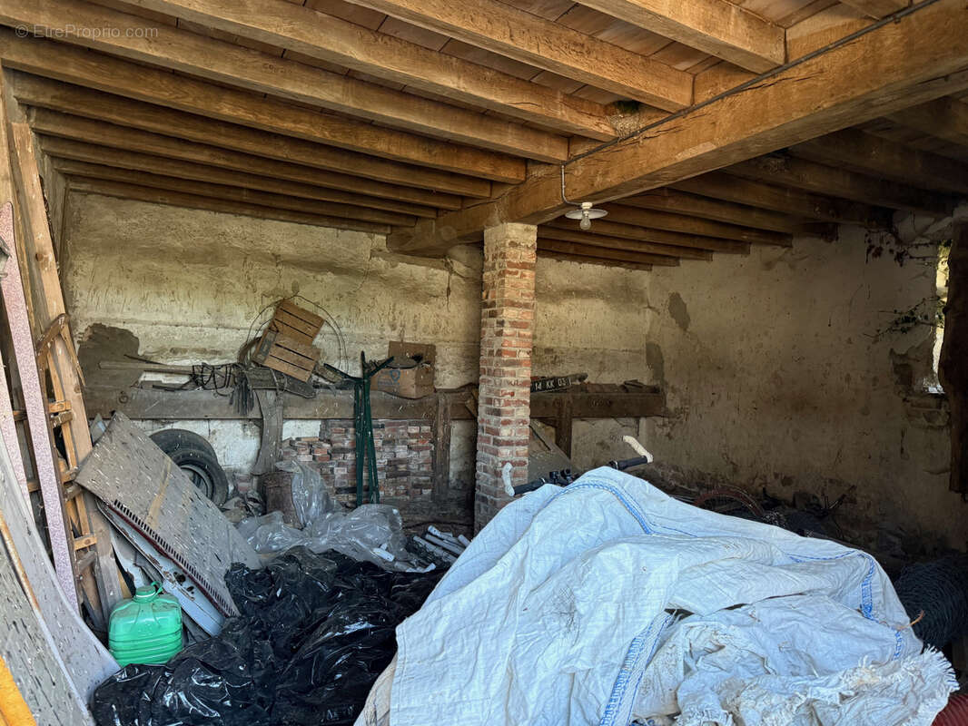 Auv 1227 : Maison de bourg à rénover, jardin, garages et grange - photo 104