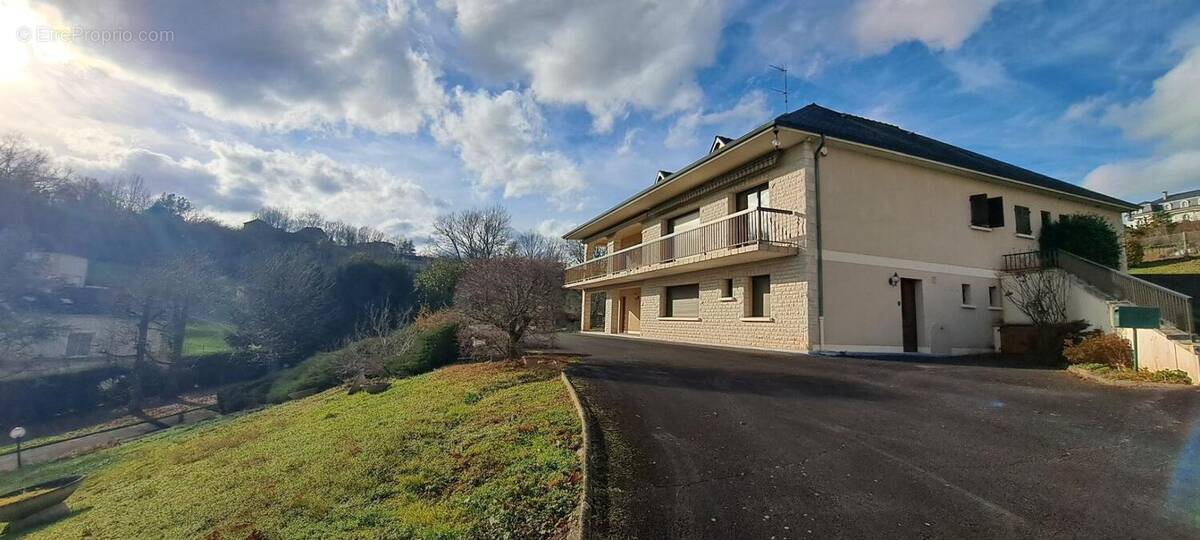 Maison à OBJAT